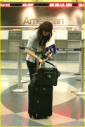 Selena Gomez pictures Los Angeles Airport 23 January 2009
