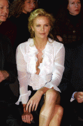 4f275e37052200.gif