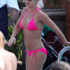 Britney Spears en un sexy bikini rosa