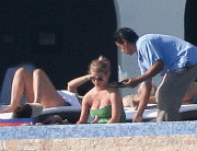 Jessica Simpson is busty in Mexico